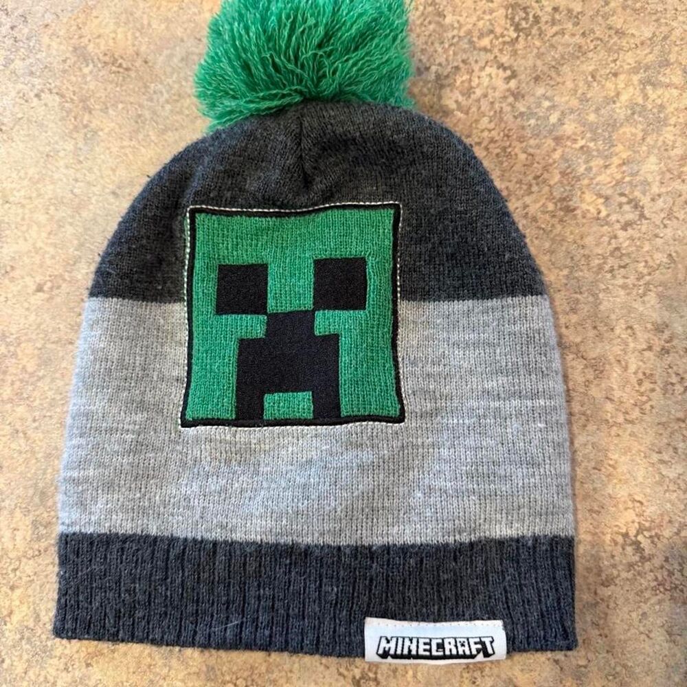 Official Minecraft Creeper Face Striped Knit Pom Beanie Hat 🟩
